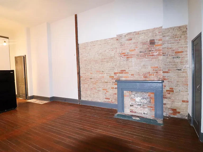 1531 Elm Street — Photo 5