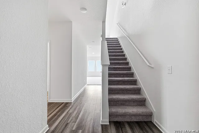 4 bed, 3.0 bath, 2261 sqft, $1,895 — Photo 3