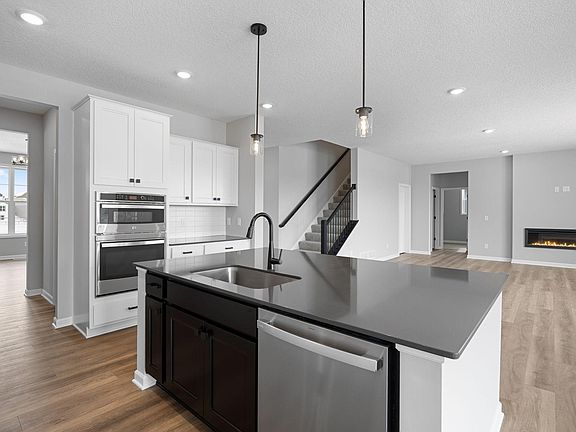 5th image of 2699 Kenwood Ave NE