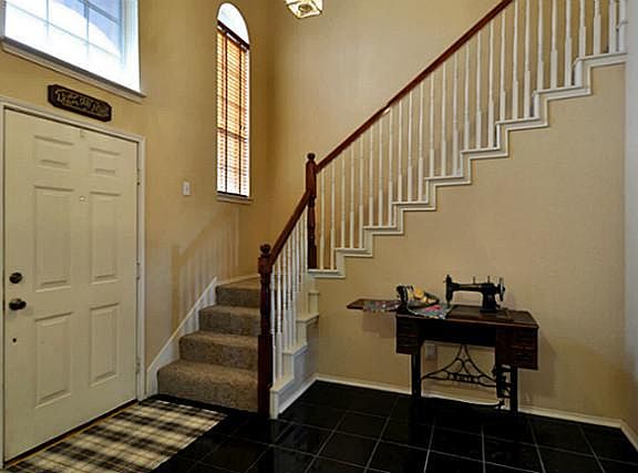 4th image of 4416 Highridge Dr