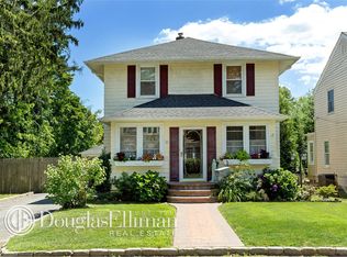 20 Winwood Ct, Islip, NY 11751