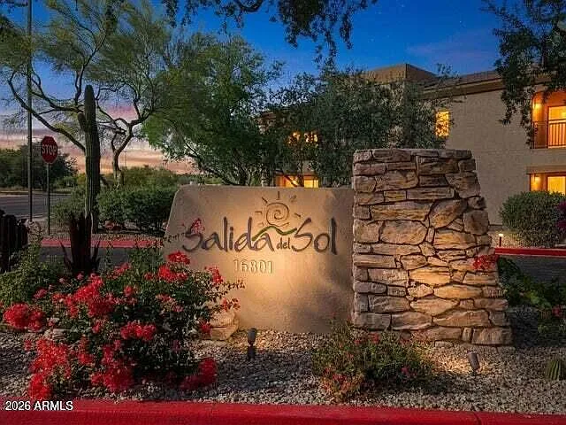 2 bed, 2.0 bath, 1298 sqft, $2,300 — Photo 2