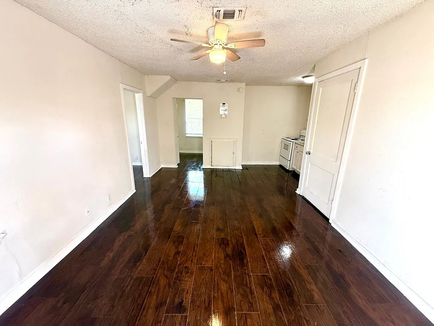 2-Bedroom Unit Near the Alamodome & Downtown San Antonio! — Photo 3