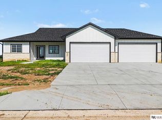 1104 Bluejay Plz, Ashland, NE 68003