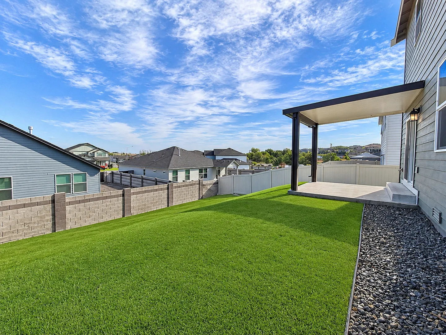 Spacious 5-Bedroom West Richland Home with Bonus Living Space! — Photo 2