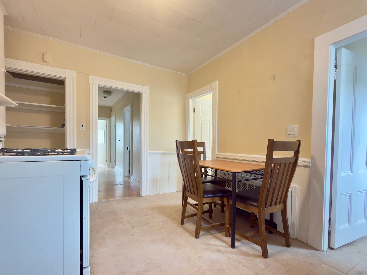3 bed, 950 sqft, $3,600 — Photo 3