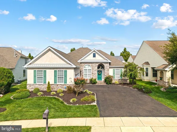 933 Laurens Ln, Warminster, PA 18974