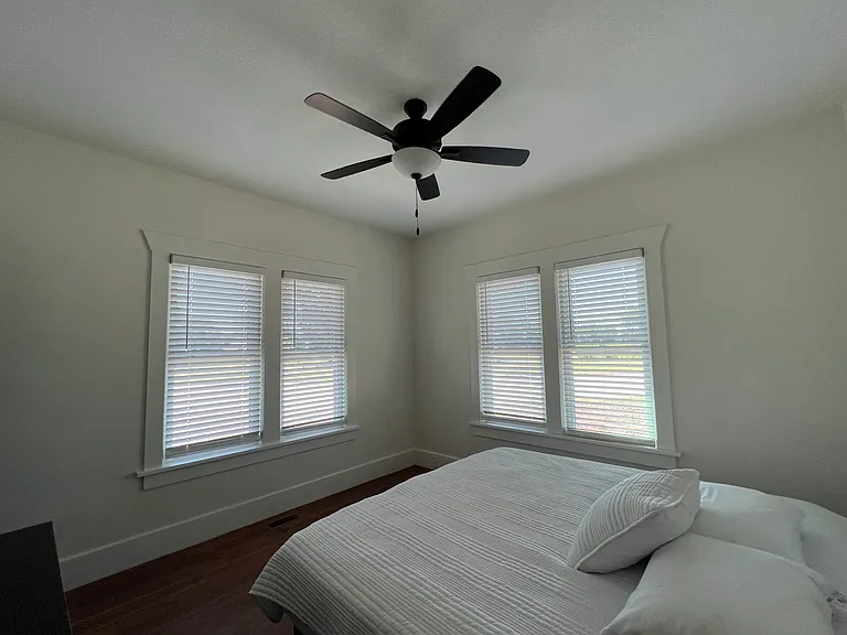 403 W 1st St #B — Photo 7