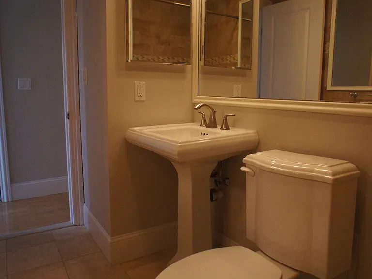 216 W Springfield St #3 — Photo 9