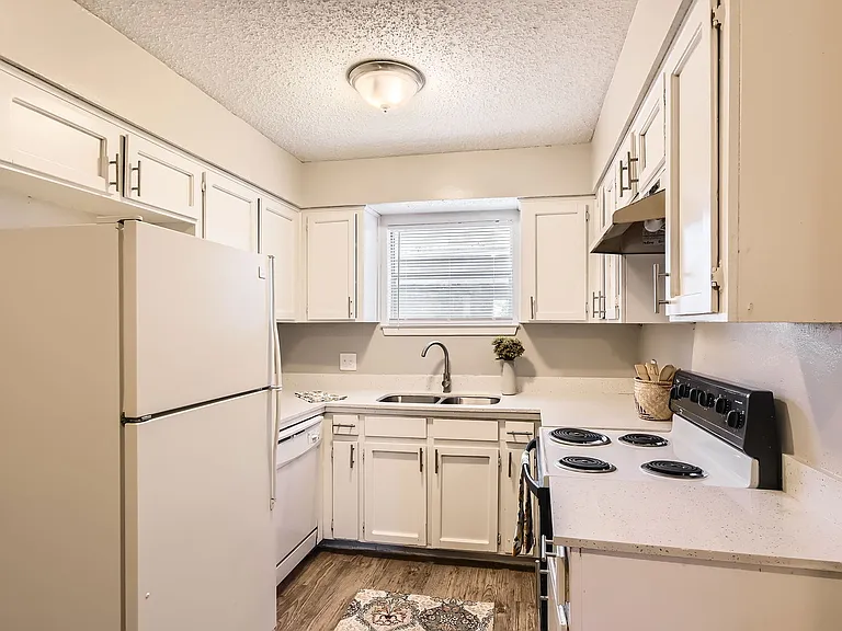5609 Cougar Dr — Photo 14