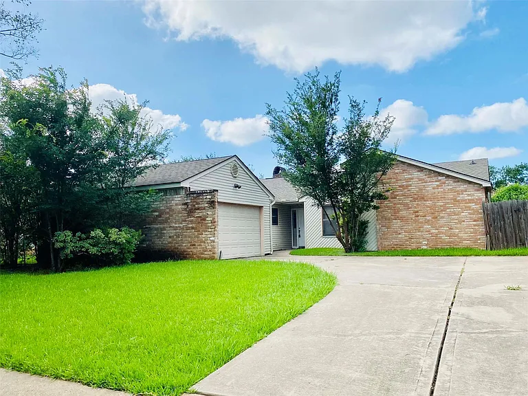 3123 Sam Houston Dr — Photo 2