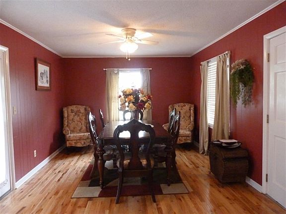 3rd image of 614 Hillview Dr