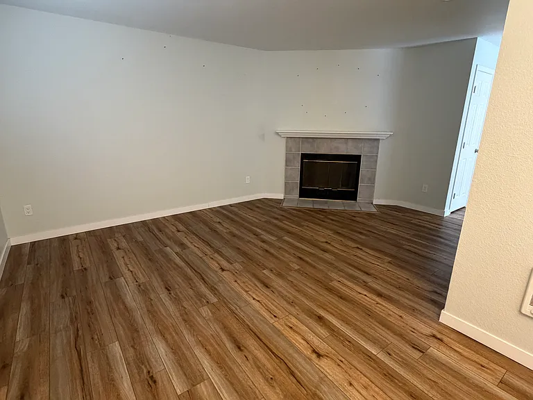 5706 183rd Ave E #3 — Photo 4