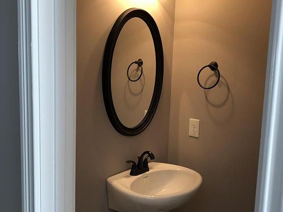 4th image of 360 Sam Houston Cir
