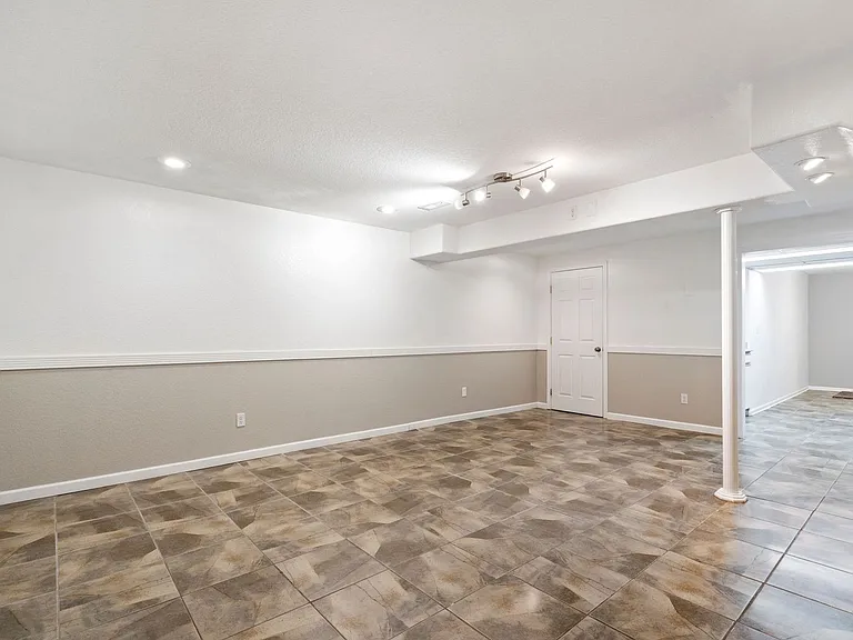 1068 Canal Dr — Photo 20