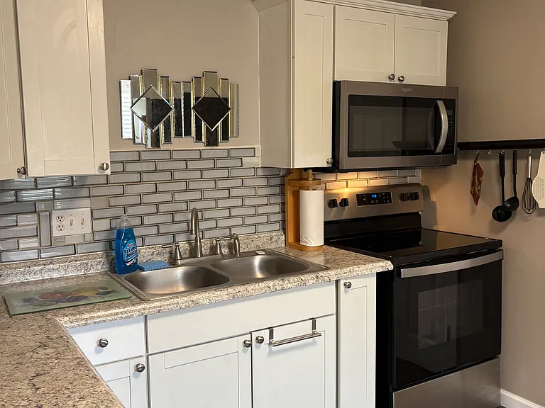 102 East Ave — Photo 9