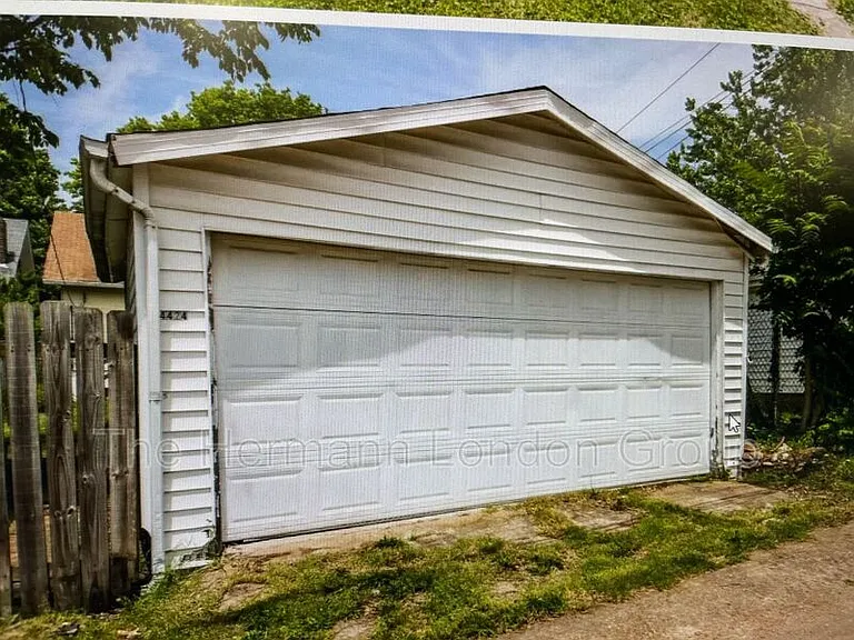 4424 Dewey Ave — Photo 3