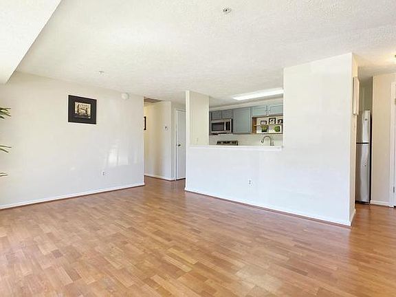 2nd image of 503 Palmtree Dr
