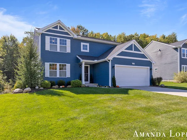 10858 Carmen Oak Dr, Lowell, MI 49331