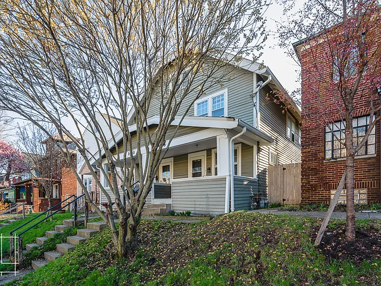 1448 Summit St — Photo 1