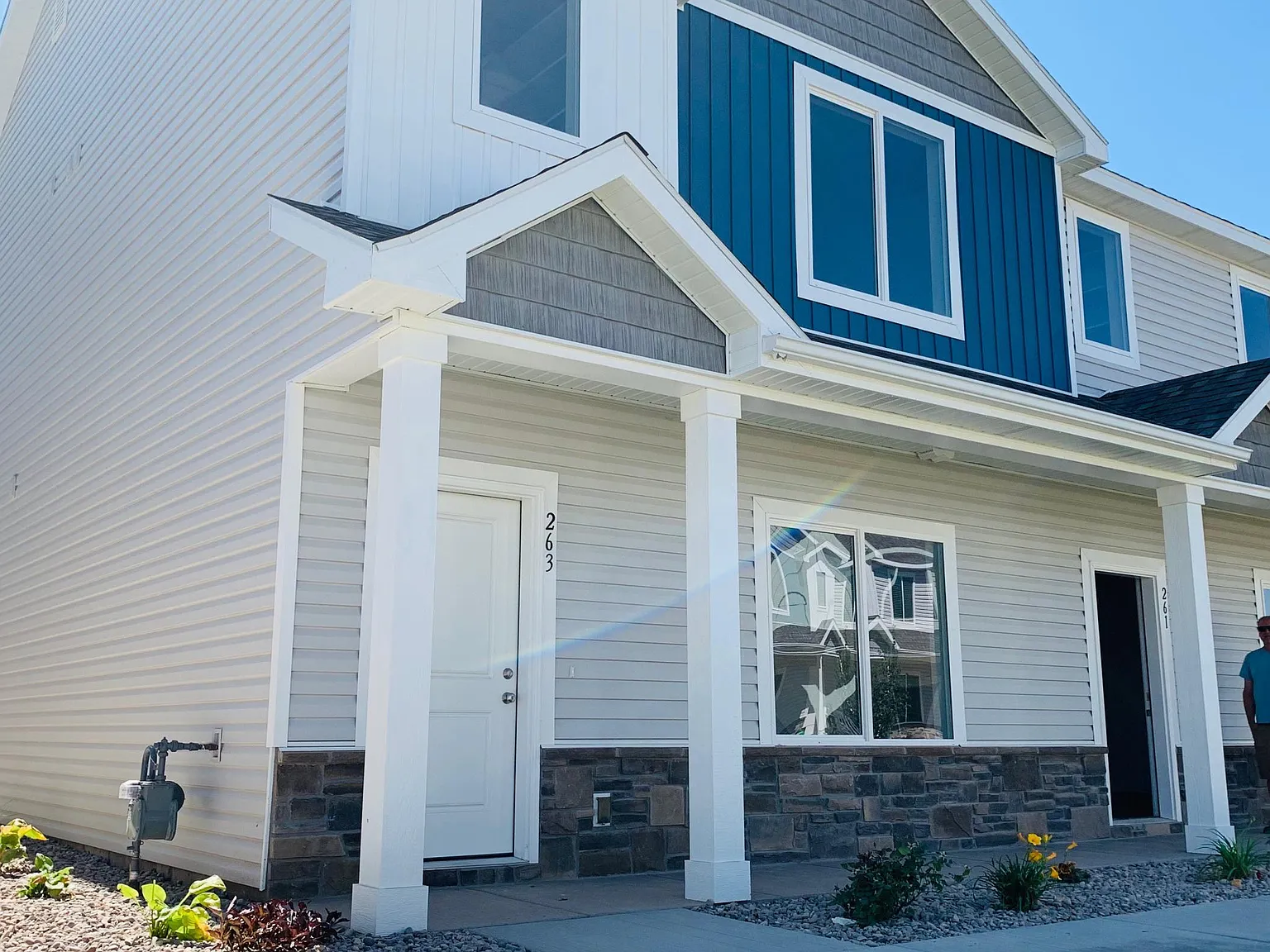 3 bed, 2.5 bath, 1460 sqft, $1,750 — Photo 1