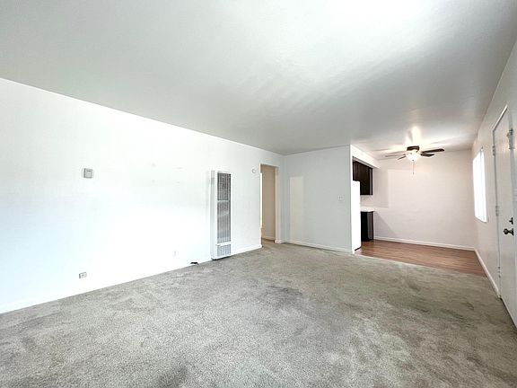 Large Livingroom!