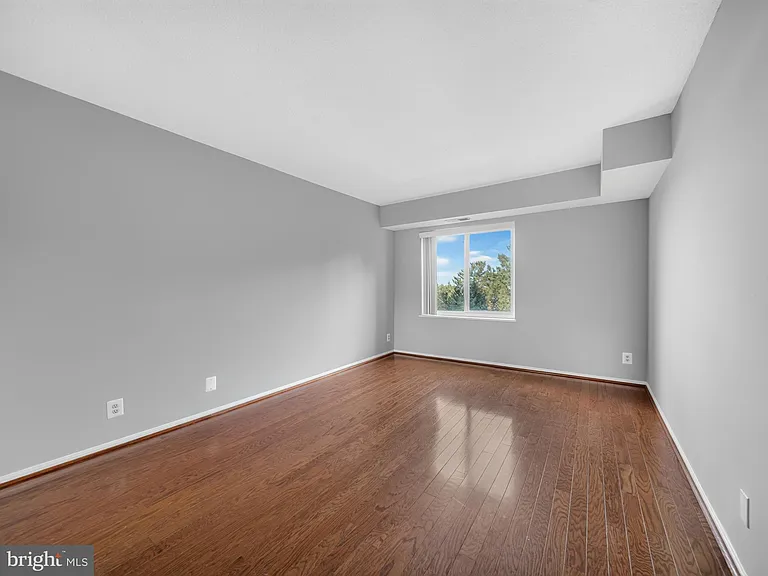 8350 Greensboro Dr #422 — Photo 21