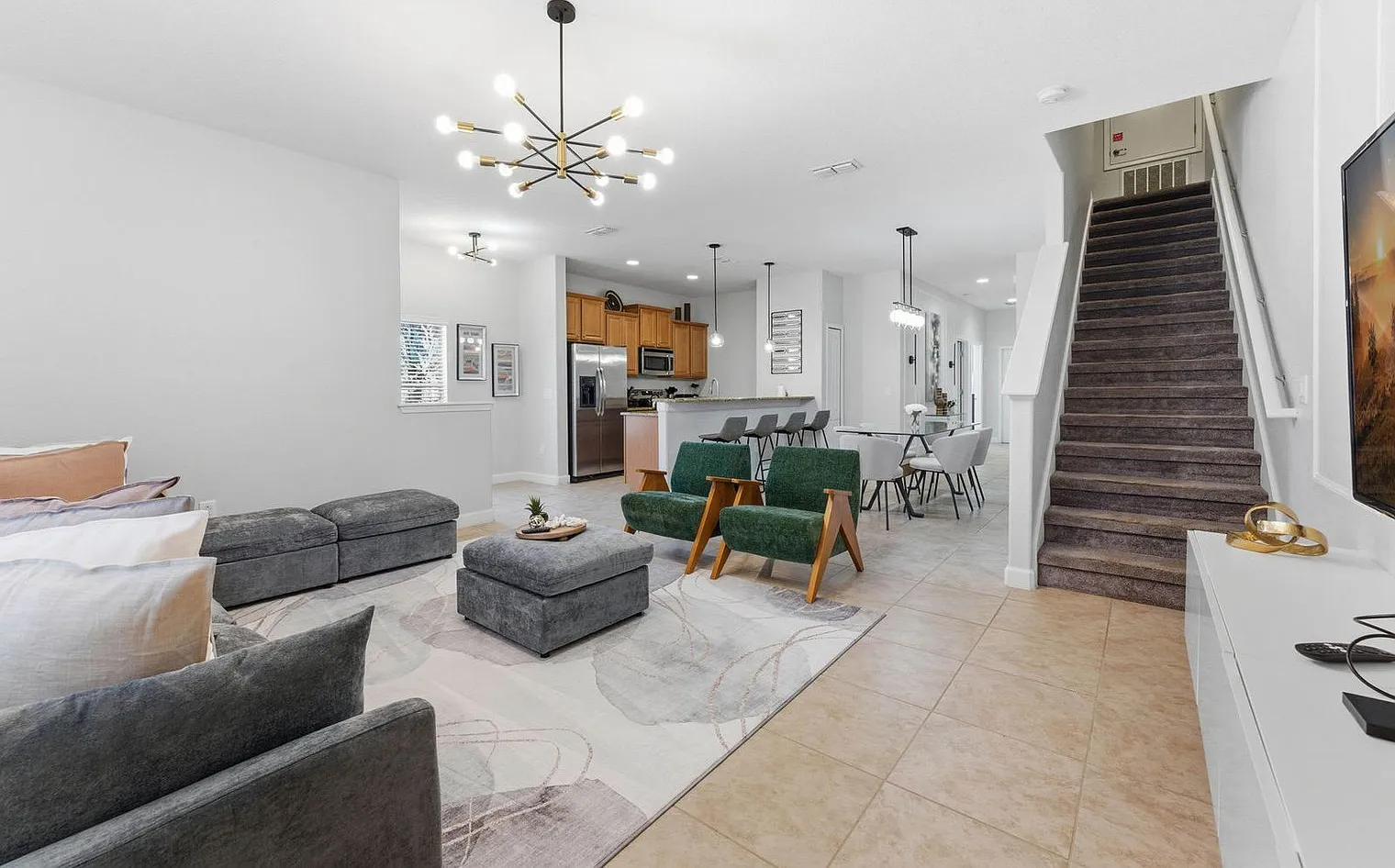 5 bed, 4.0 bath, 2023 sqft, $3,554 — Photo 1