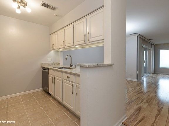 3rd image of 1635 N Milwaukee Ave APT 206