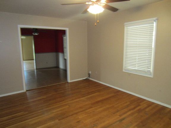 2nd image of 901 E Poplar St