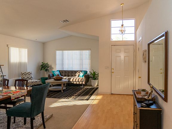 3rd image of 3007 E Rockwood Dr