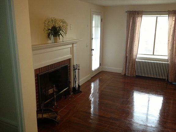 5th image of 121 Forest Ave