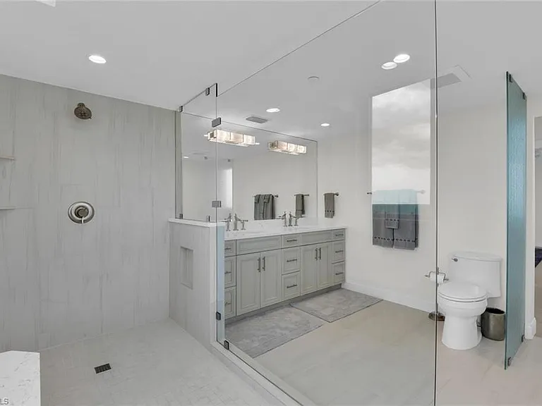 7515 Pelican Bay Blvd #17D — Photo 24