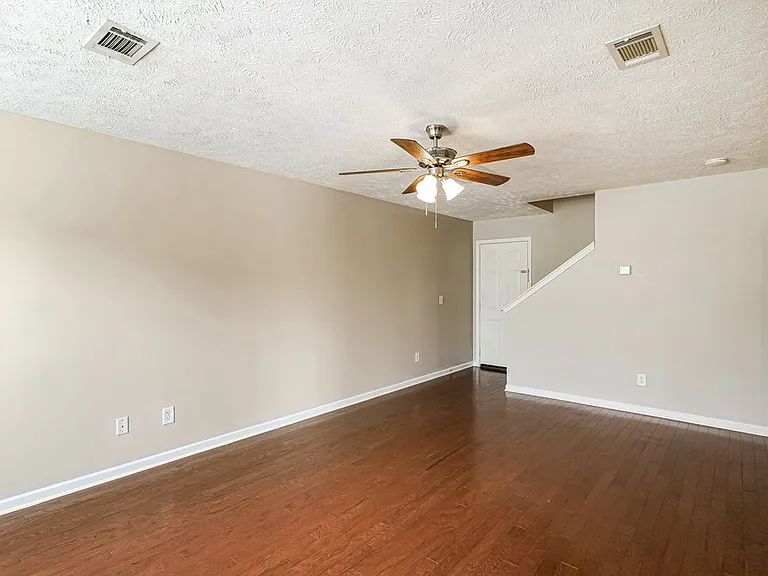1416 Sprucedale Dr — Photo 4