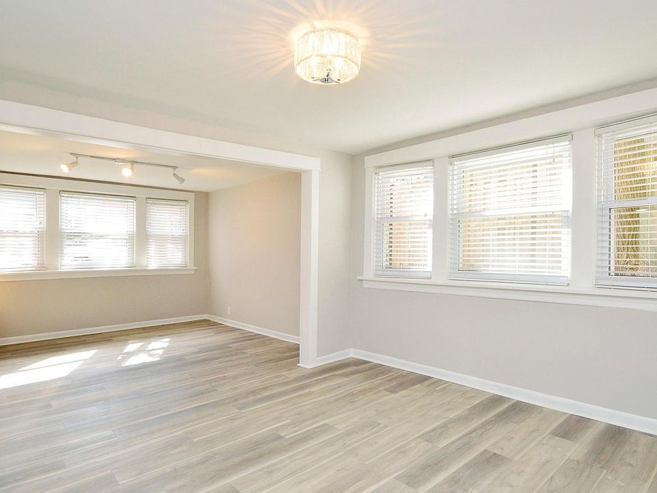 1st image of 2422 W Warner Ave #G