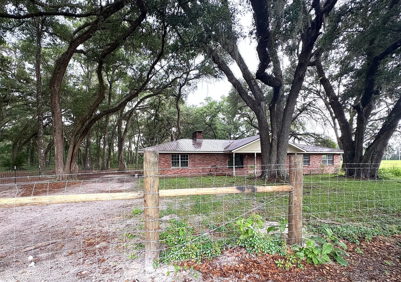 Peaceful Country Living on a Fully Fenced Lot — Photo 1