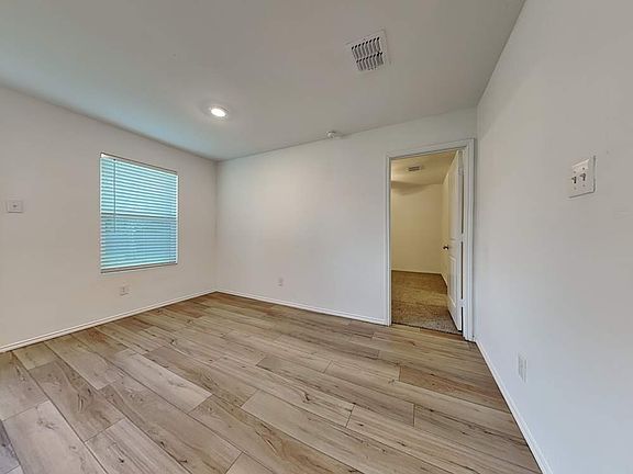 5th image of 10637 Sewell Cir #1