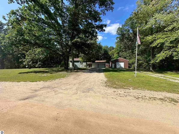 1930 Autumn Dr, Farwell, MI 48622