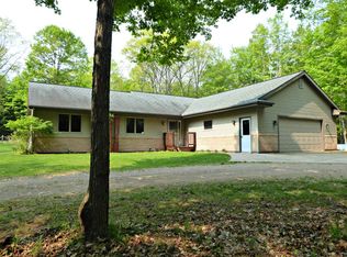 N3491 Woodland Dr, Iron Mountain, MI 49801