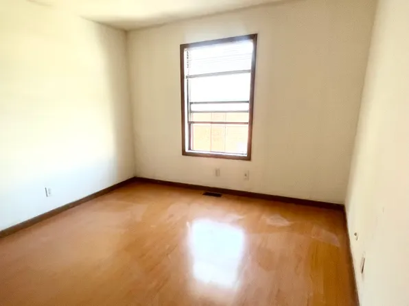 38 Stuyvesant Avenue image 5 of 13