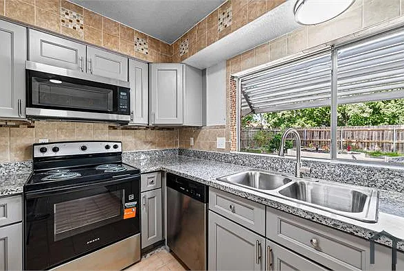 1119 Pinecroft Dr — Photo 12