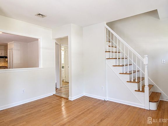 3rd image of 17 Sherman Ave