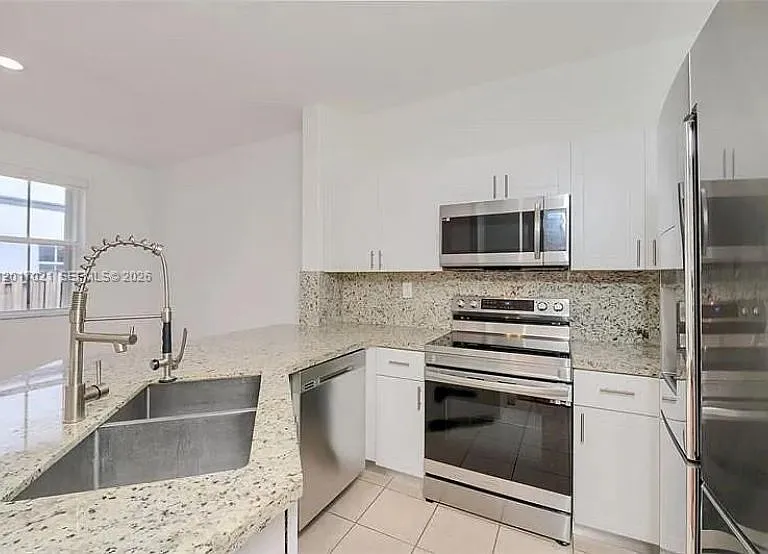 7772 NW 114th Pl — Photo 18