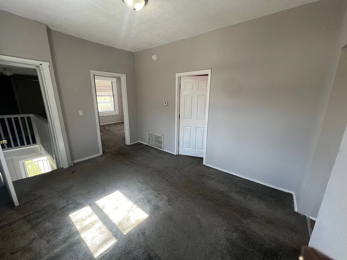 Building Photo - 2737 Vine St #2