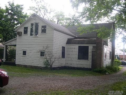 4th image of 195 E Main St
