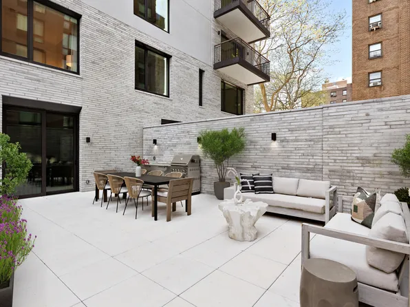 428 West 19th Street image 5 of 21