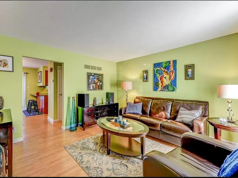 1210 Clarkson Ct #1210 — Photo 6