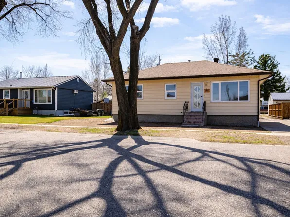 321 3rd Ave E, Bow Island, AB T0K 0G0