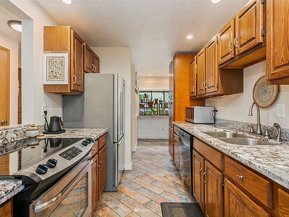 5th image of 19106 Ballinger Way NE #110