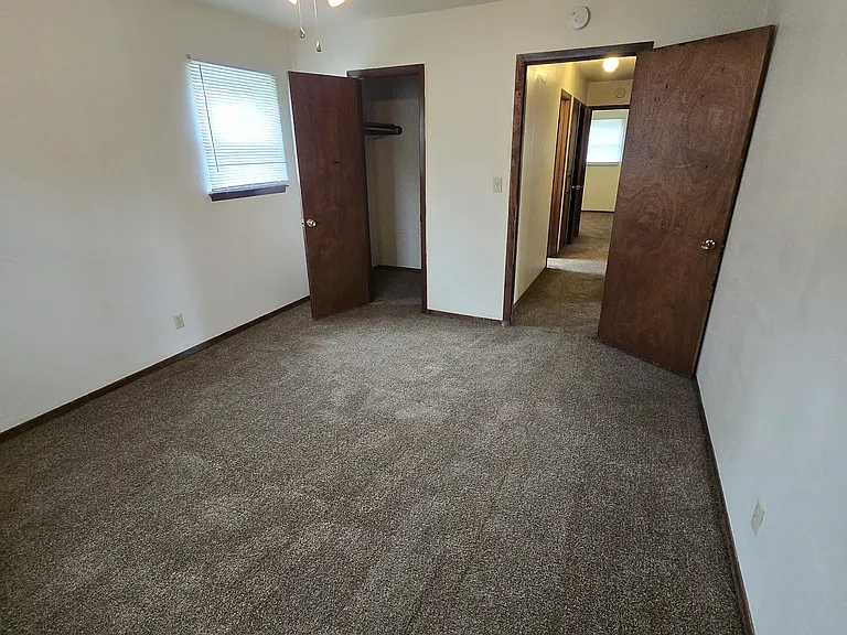 Crest Dr — Photo 7